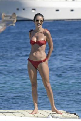 Alessandra Ambrosio pic #1159281