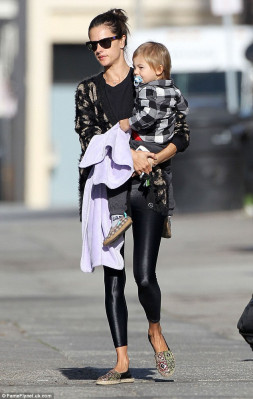 Alessandra Ambrosio pic #755863
