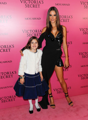 Alessandra Ambrosio pic #982101