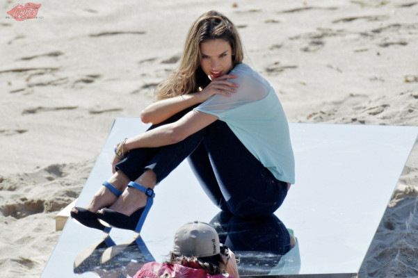 Alessandra Ambrosio pic #583835