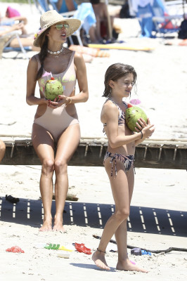 Alessandra Ambrosio pic #999046