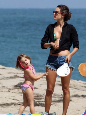 Alessandra Ambrosio pic #515118
