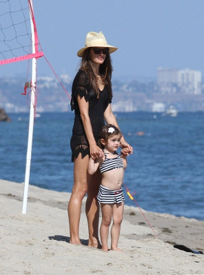 Alessandra Ambrosio pic #512109