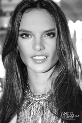Alessandra Ambrosio pic #575110