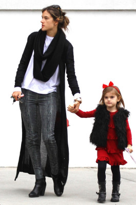 Alessandra Ambrosio pic #590459