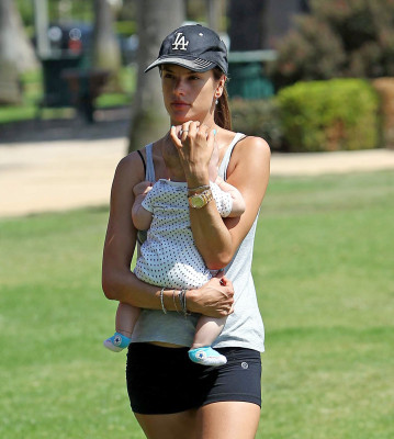 Alessandra Ambrosio pic #528001