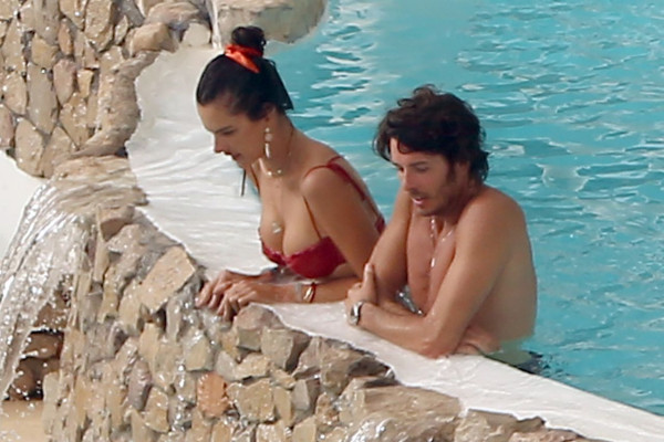 Alessandra Ambrosio pic #1155550