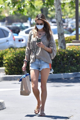 Alessandra Ambrosio pic #1218015