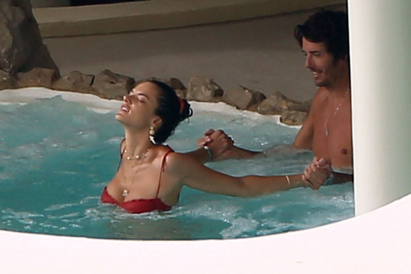 Alessandra Ambrosio pic #1155548