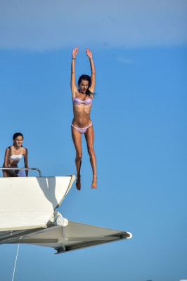 Alessandra Ambrosio pic #1282839