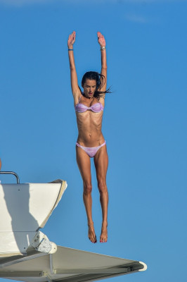Alessandra Ambrosio pic #1282852