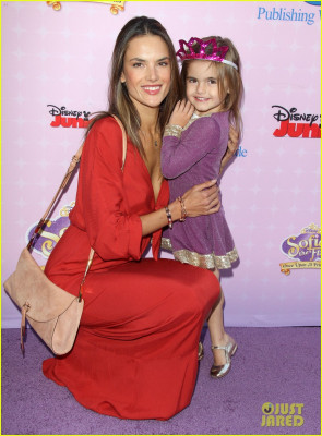 Alessandra Ambrosio pic #883710