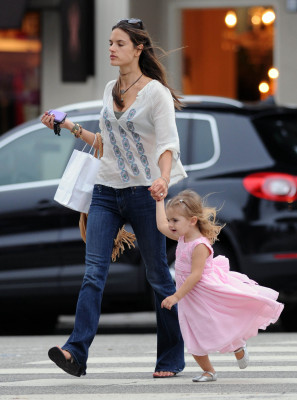 Alessandra Ambrosio pic #669931