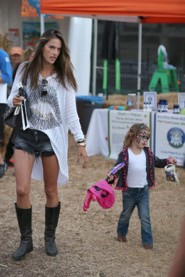 Alessandra Ambrosio pic #547174