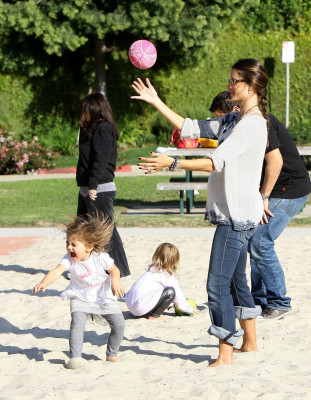Alessandra Ambrosio pic #455981