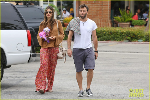 Alessandra Ambrosio pic #580160