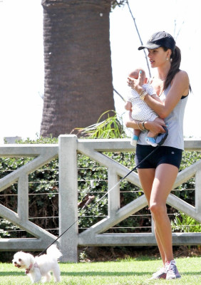 Alessandra Ambrosio pic #528003