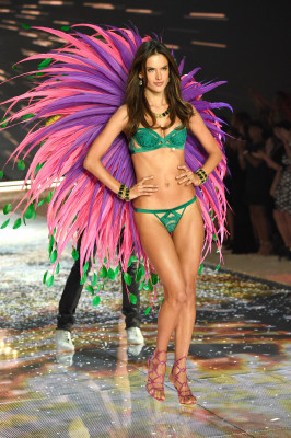 Alessandra Ambrosio pic #811794