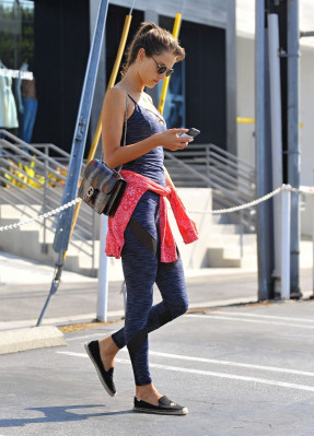 Alessandra Ambrosio pic #873490