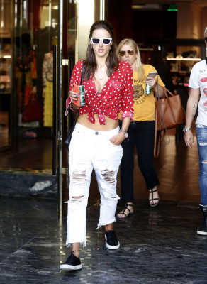 Alessandra Ambrosio pic #1029179