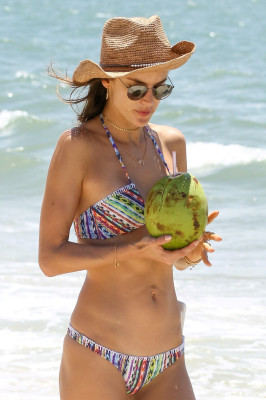 Alessandra Ambrosio pic #899415