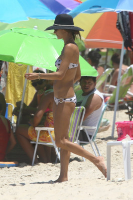 Alessandra Ambrosio pic #900689