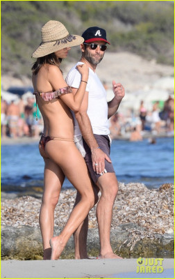 Alessandra Ambrosio pic #863896