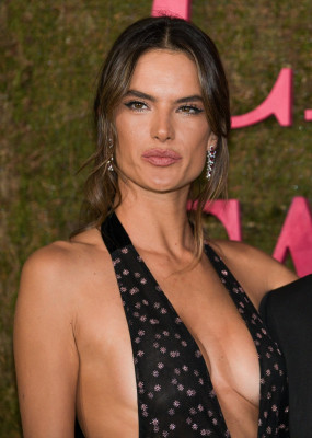 Alessandra Ambrosio pic #1069568