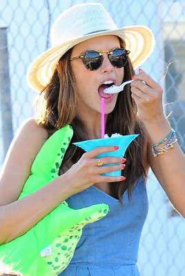 Alessandra Ambrosio pic #796464