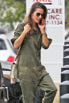 Alessandra Ambrosio pic #1023191