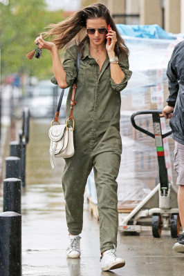 Alessandra Ambrosio pic #1023190