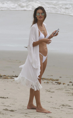 Alessandra Ambrosio pic #1055923