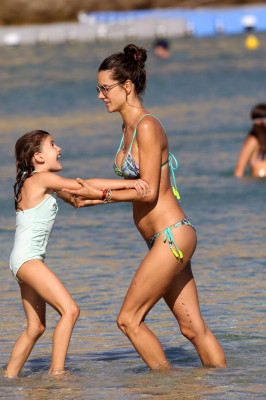 Alessandra Ambrosio pic #865199