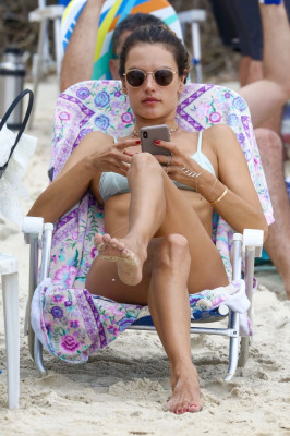 Alessandra Ambrosio pic #998385