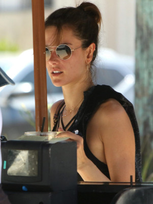 Alessandra Ambrosio pic #931059