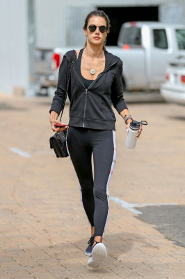 Alessandra Ambrosio pic #1033561