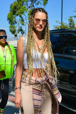 Alessandra Ambrosio pic #1063000