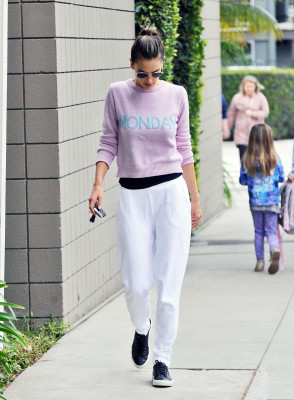 Alessandra Ambrosio pic #913225