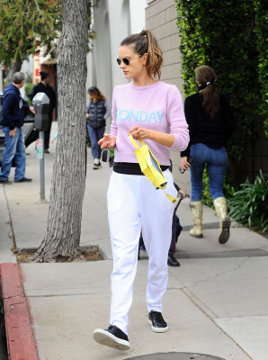 Alessandra Ambrosio pic #913222