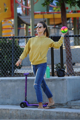 Alessandra Ambrosio pic #887267