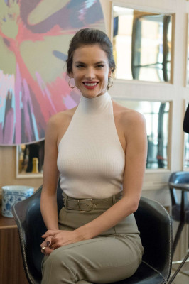 Alessandra Ambrosio pic #939300