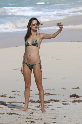 Alessandra Ambrosio pic #737609
