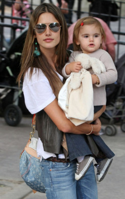 Alessandra Ambrosio pic #535989