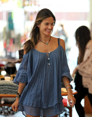 Alessandra Ambrosio pic #570154
