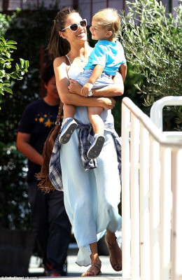 Alessandra Ambrosio pic #733620