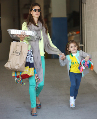 Alessandra Ambrosio pic #580158