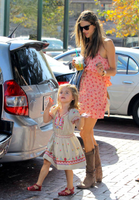 Alessandra Ambrosio pic #582838