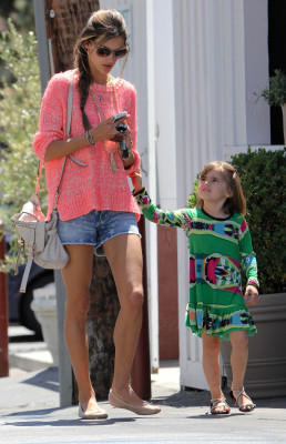 Alessandra Ambrosio pic #596975