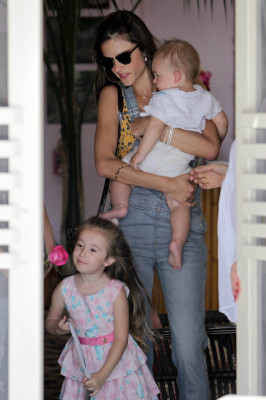 Alessandra Ambrosio pic #594909