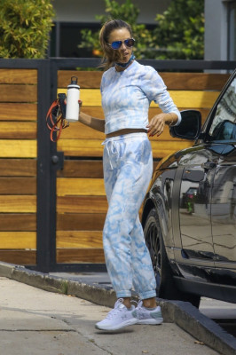 Alessandra Ambrosio pic #1236129